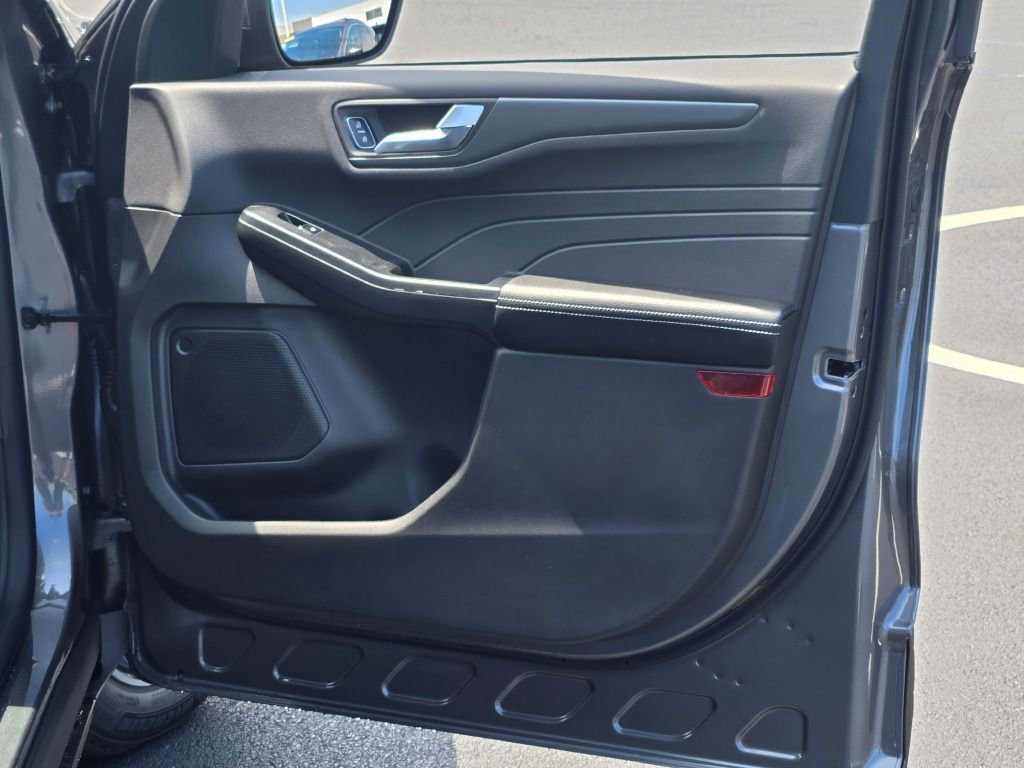 Used 2024 Ford Escape SE image 5