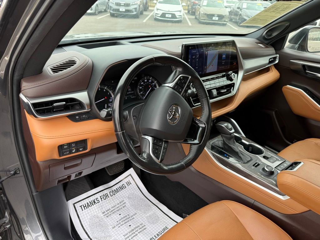 Used 2021 Toyota Highlander Platinum image 13