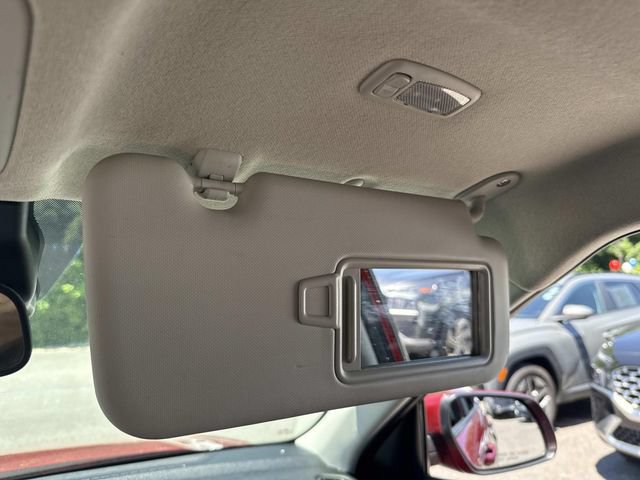 Used 2024 Hyundai Venue Limited FWD image 28