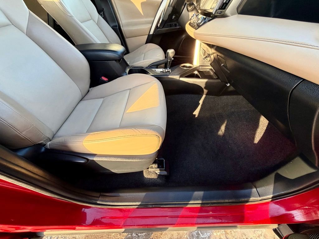 Used 2013 Toyota RAV4 Limited image 18