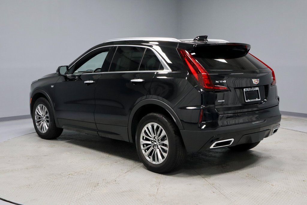 Used 2025 Cadillac XT4 Premium Luxury w/ Cold Weather Package image 9