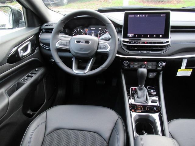 New 2026 Jeep Compass Latitude image 12
