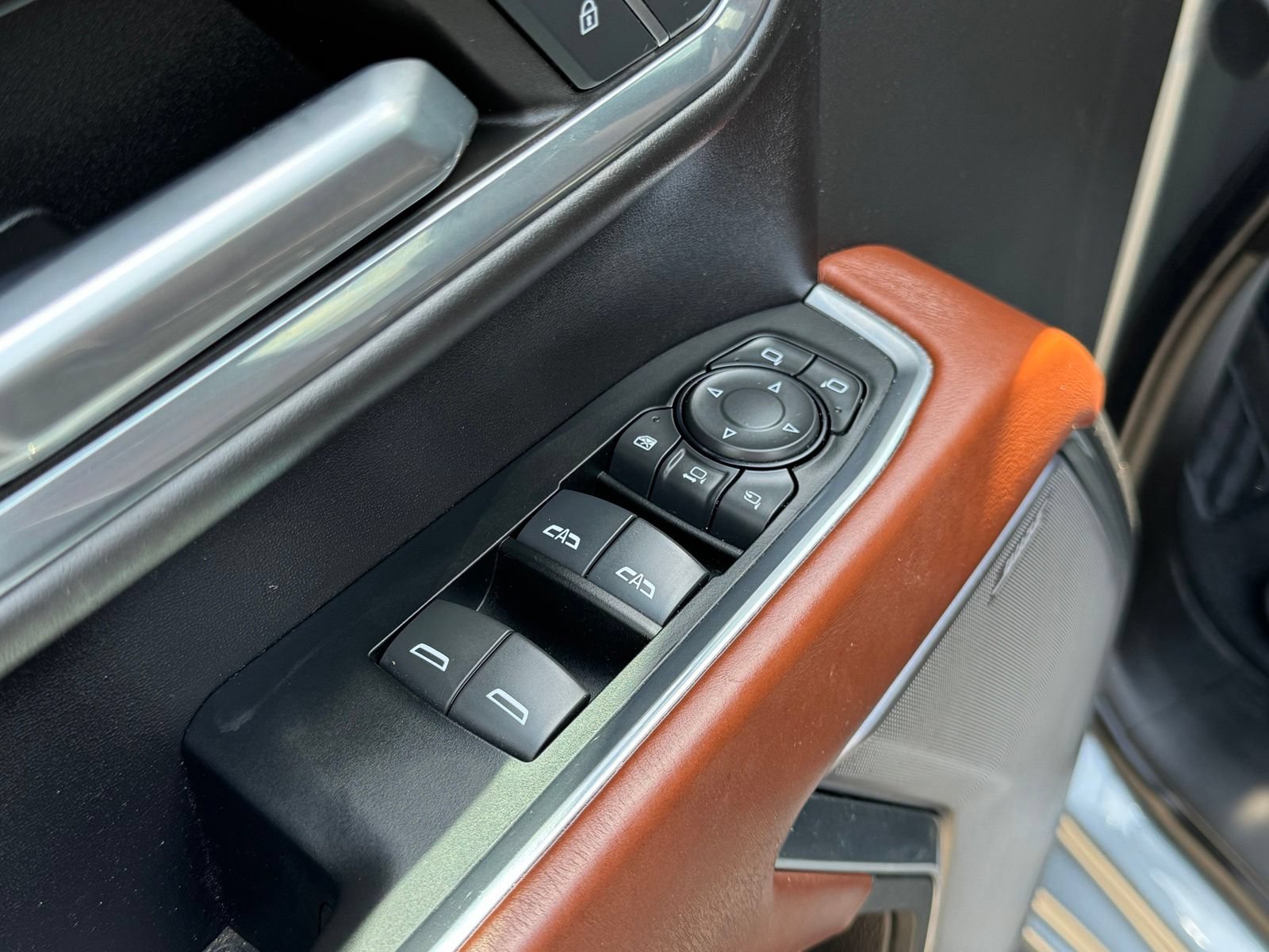 Used 2024 GMC Sierra 3500 Denali Ultimate AWD/4WD image 11
