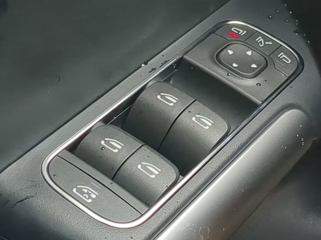 New 2025 Mercedes-Benz GLA 250 image 10