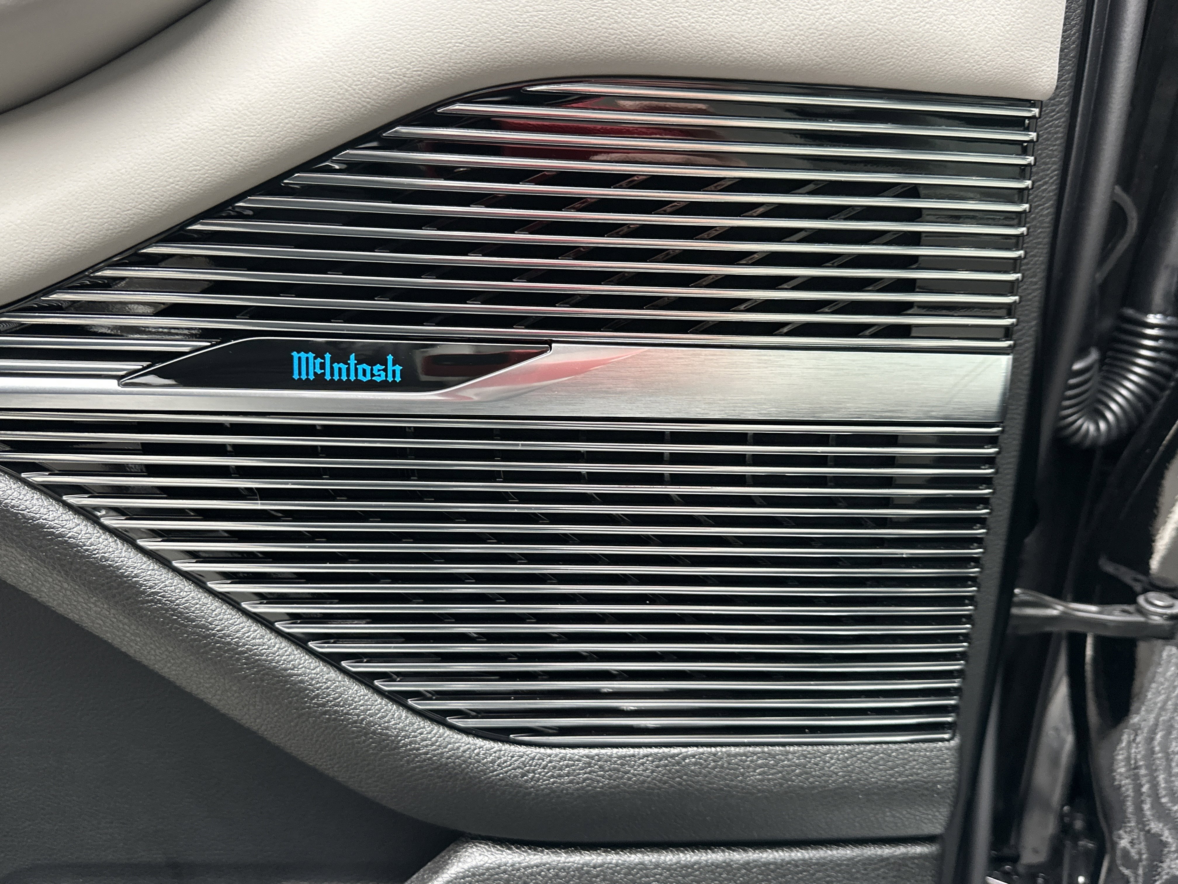 New 2026 Jeep Grand Wagoneer Summit w/ Rear Seat Video Group I image 31