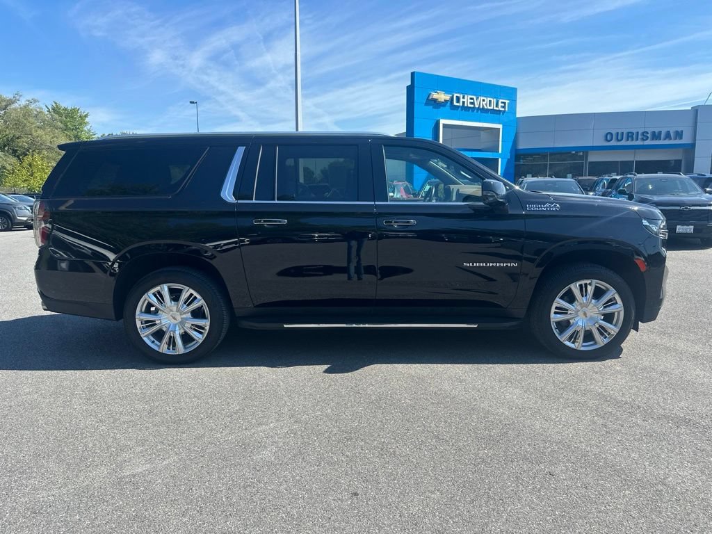 Used 2024 Chevrolet Suburban High Country w/ Advanced Technology Package AWD/4WD image 4