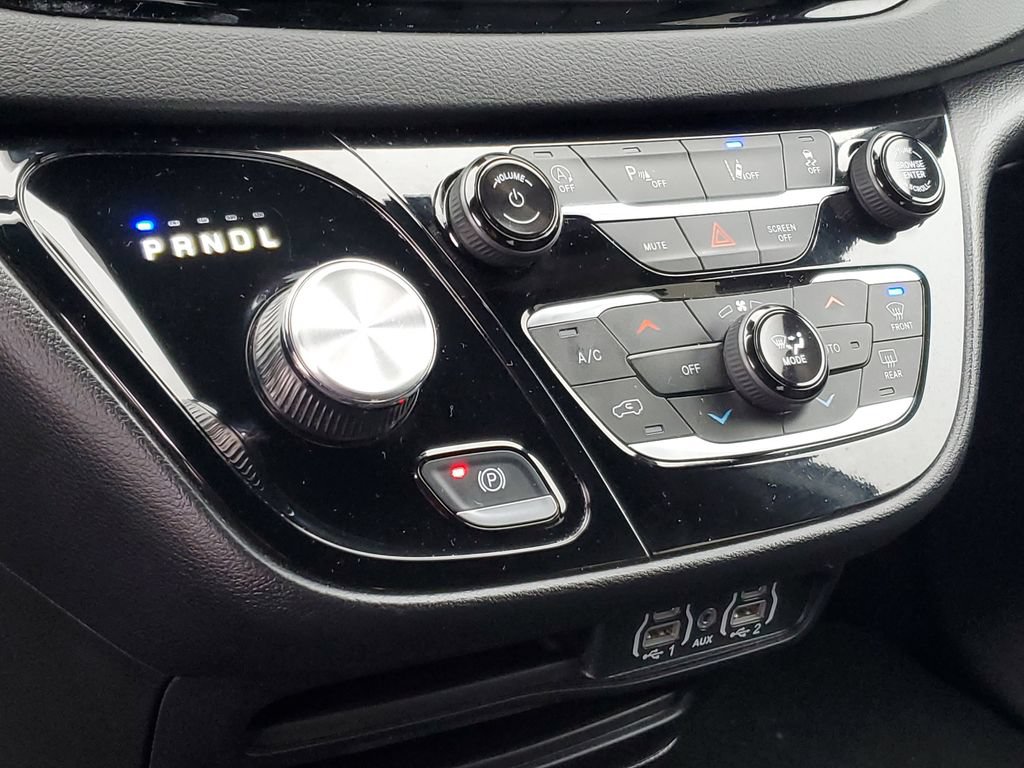 Used 2025 Chrysler Pacifica Select FWD image 21