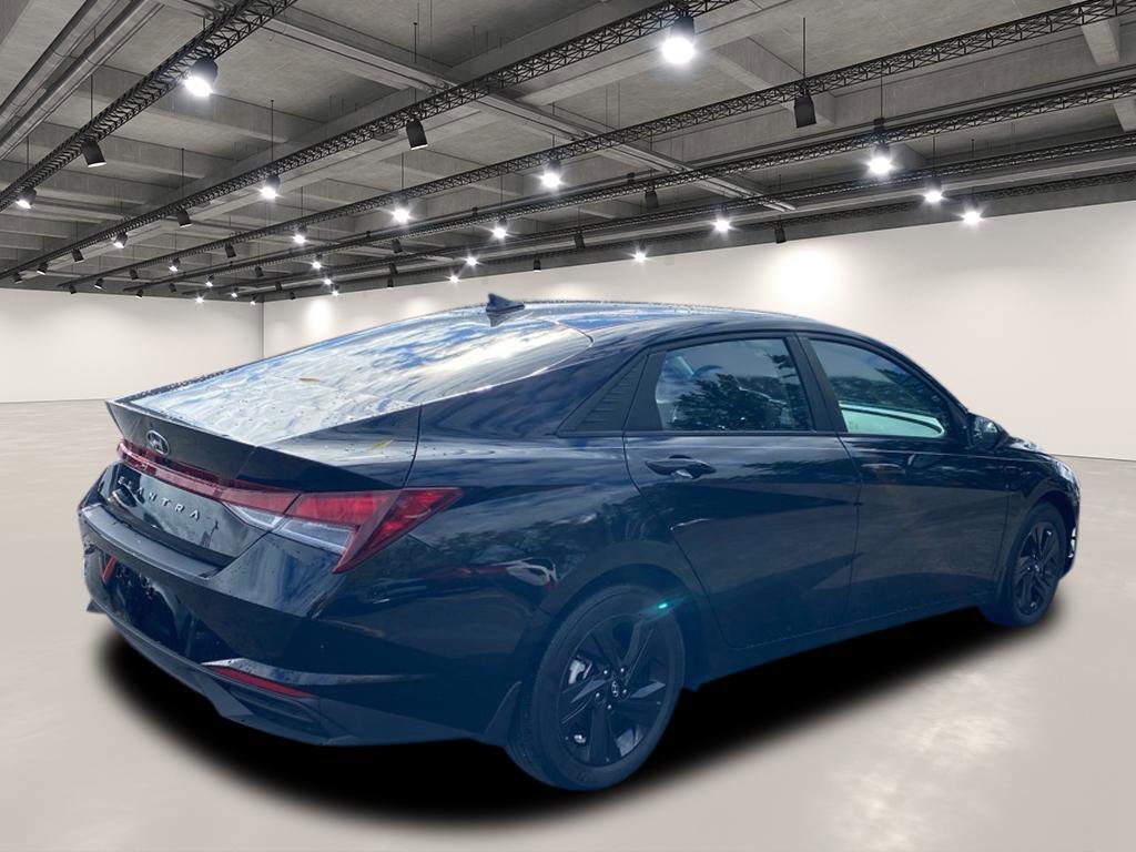 Used 2023 Hyundai Elantra SEL image 7