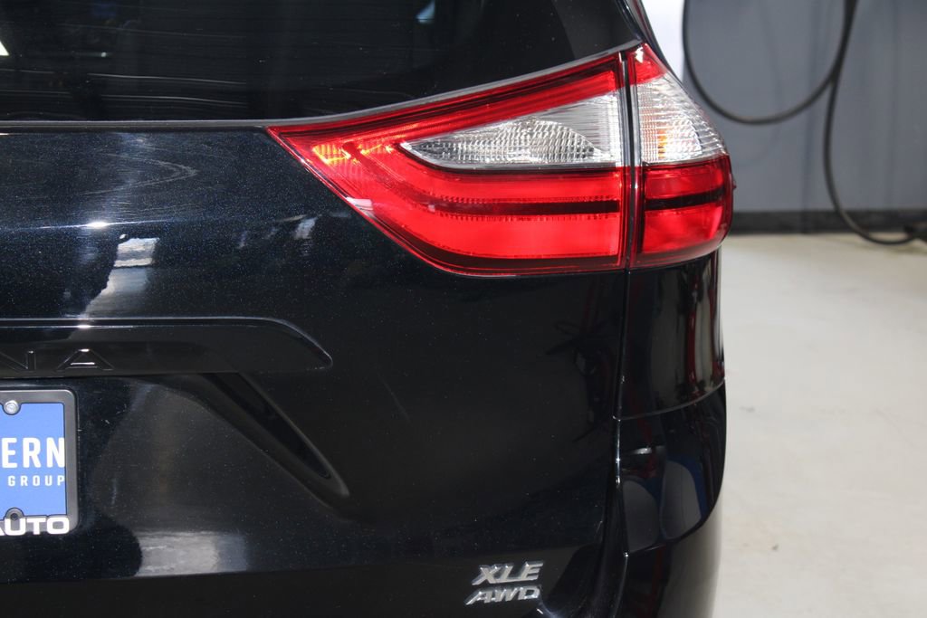 Used 2017 Toyota Sienna XLE Premium image 41