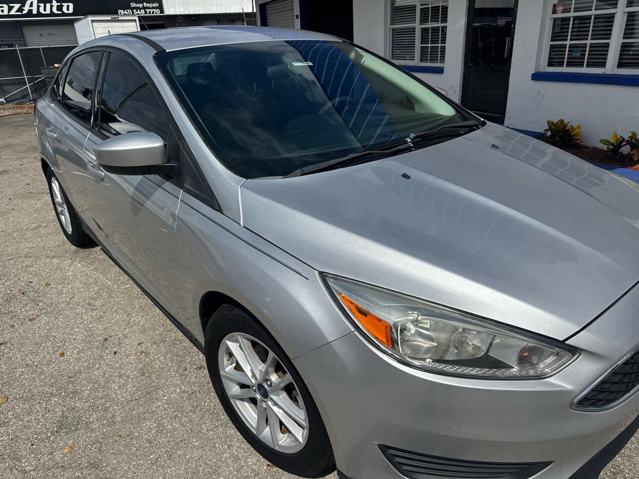 Used 2018 Ford Focus SE FWD image 3
