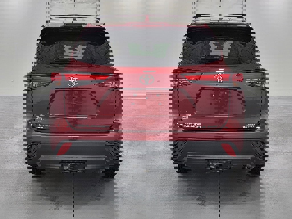 Used 2022 Toyota Highlander XLE image 8