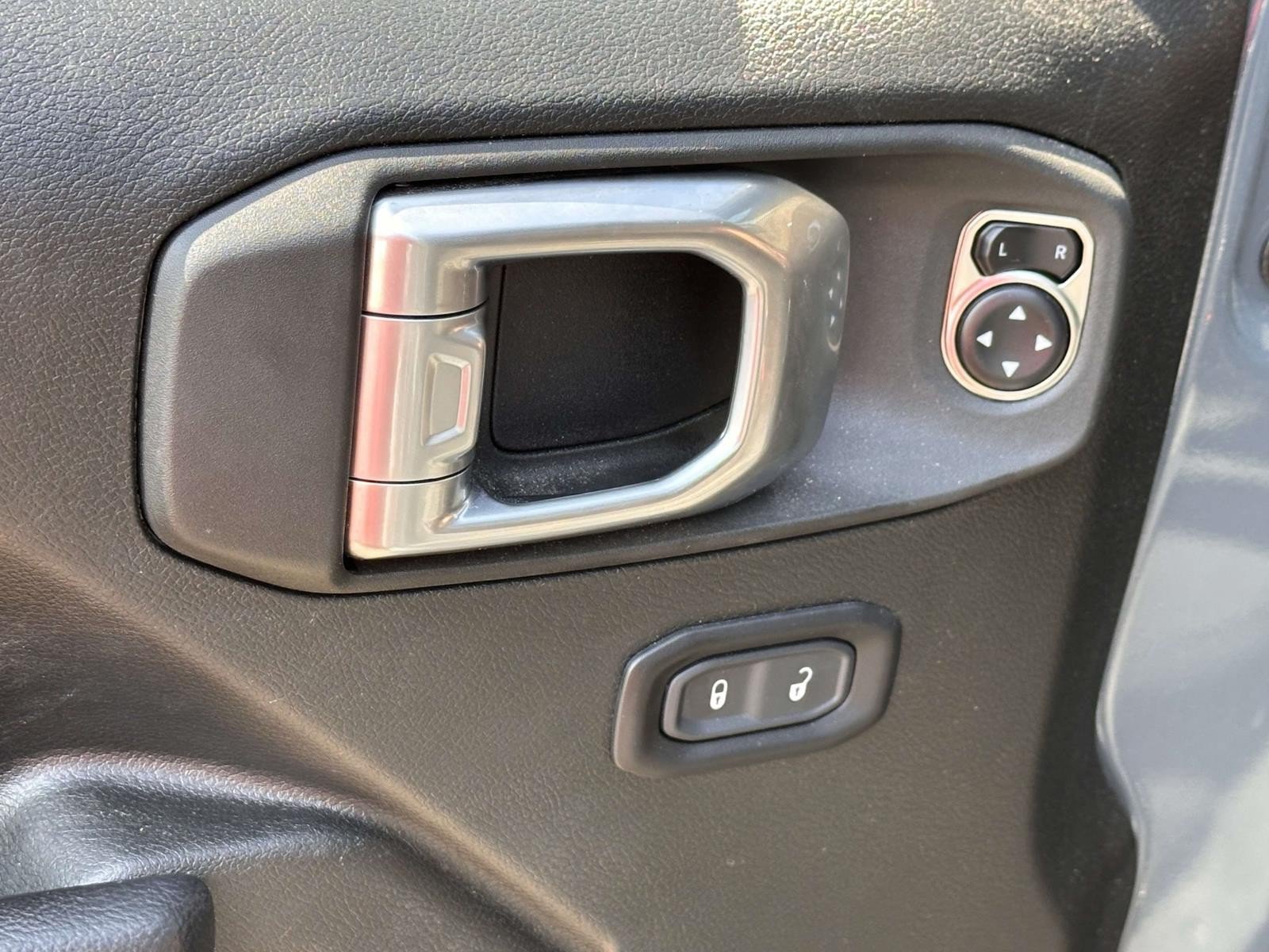 Used 2024 Jeep Wrangler Unlimited Sport AWD/4WD image 14