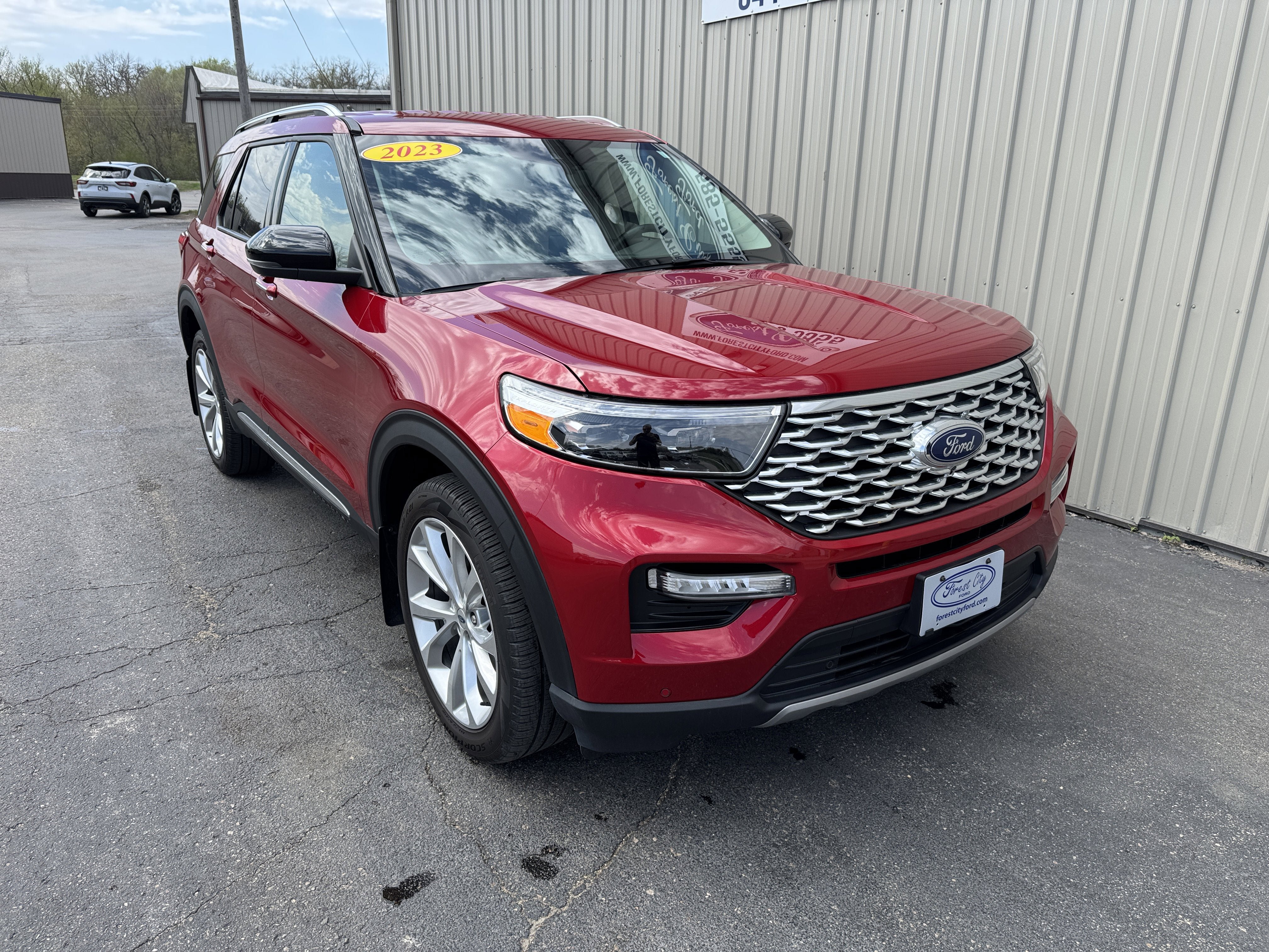 Used 2023 Ford Explorer Platinum w/ Premium Technology Package AWD/4WD image 5