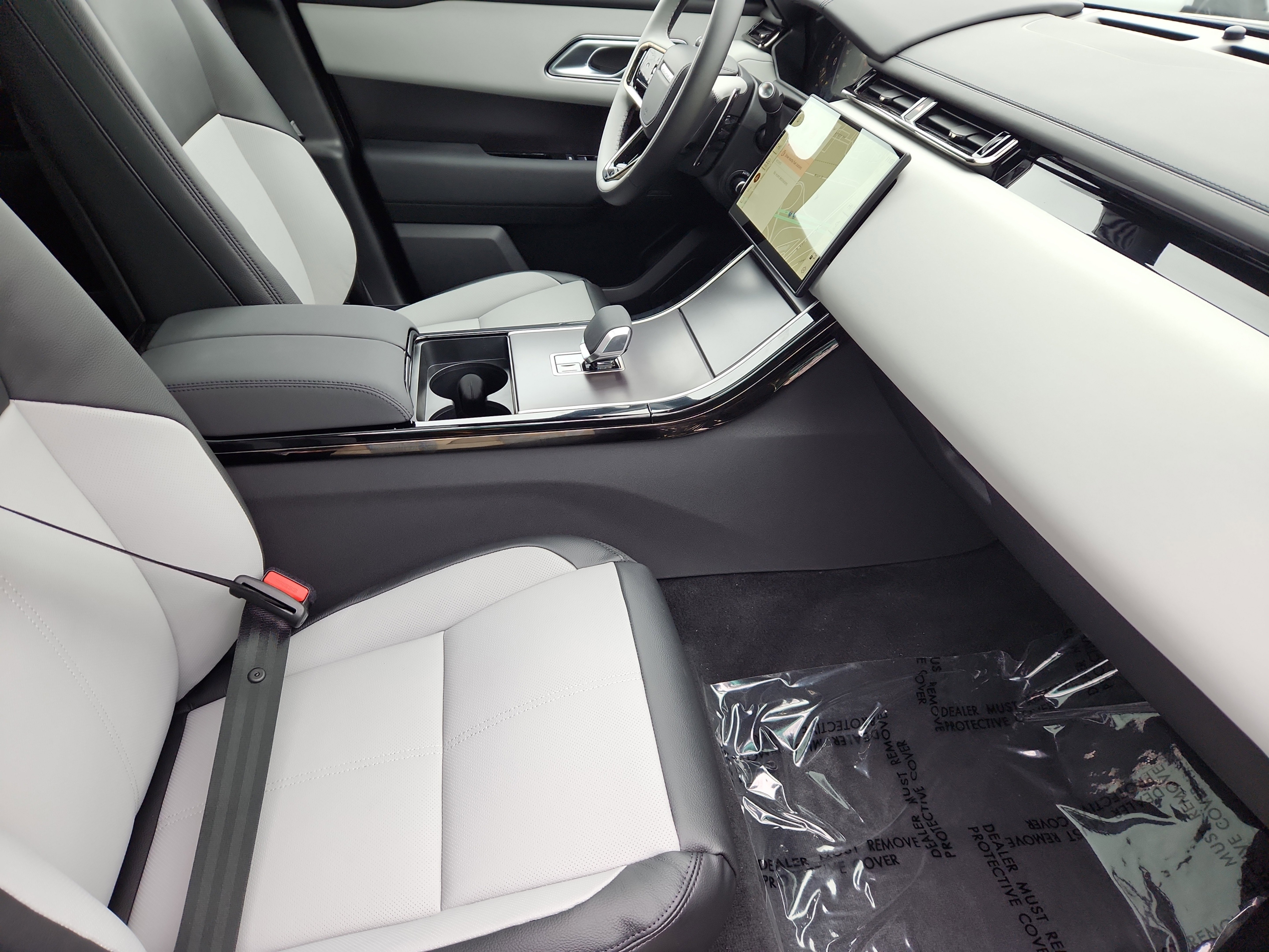Used 2026 Land Rover Range Rover Velar Dynamic SE image 3