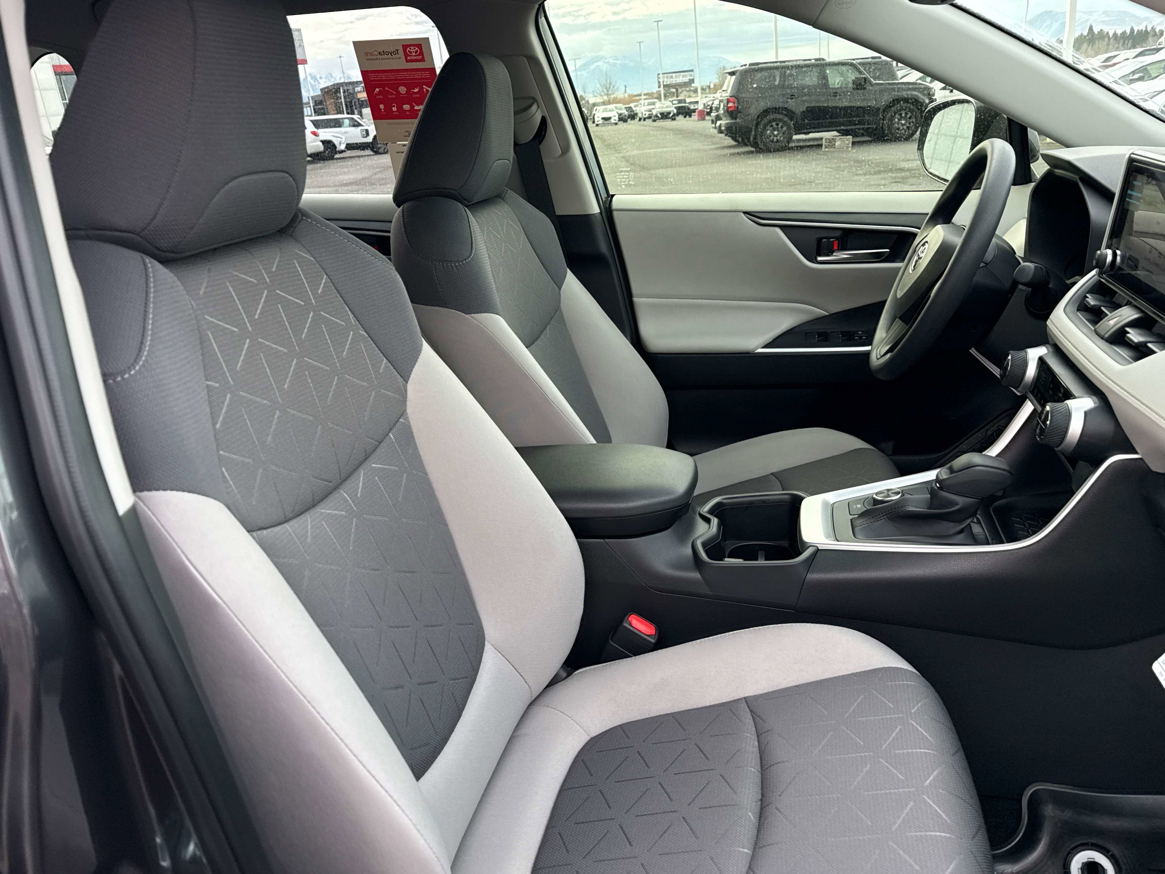 Used 2025 Toyota RAV4 XLE image 17