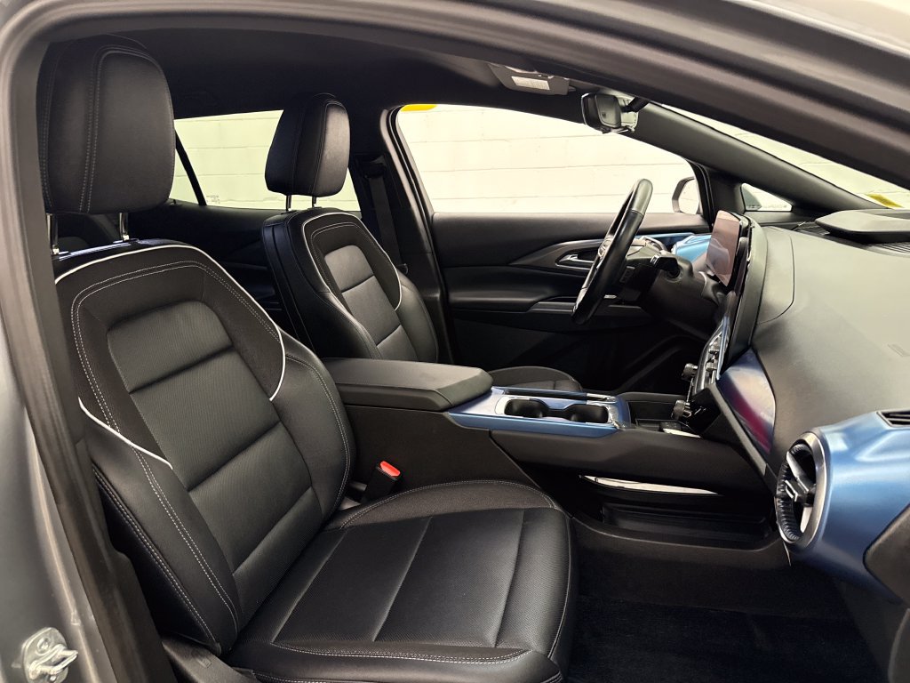 Used 2025 Chevrolet Equinox EV LT w/ Convenience Package II FWD image 27