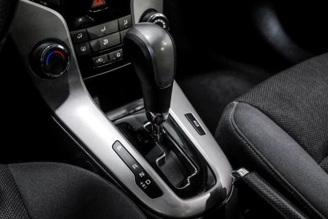 Used 2015 Chevrolet Cruze LT FWD image 25
