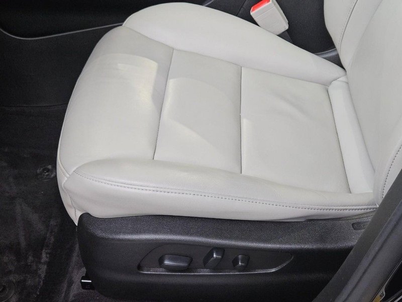 Used 2022 Cadillac XT4 Premium Luxury w/ Enhanced Visibility Package image 21
