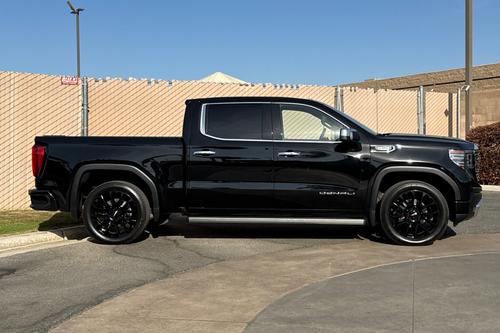 Certified 2023 GMC Sierra 1500 Denali w/ Denali Reserve Package AWD/4WD image 3