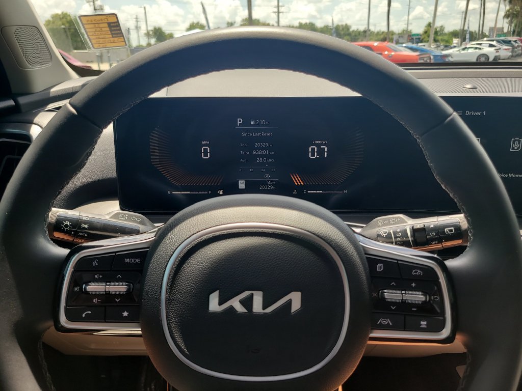 Used 2025 Kia Sorento S FWD image 28