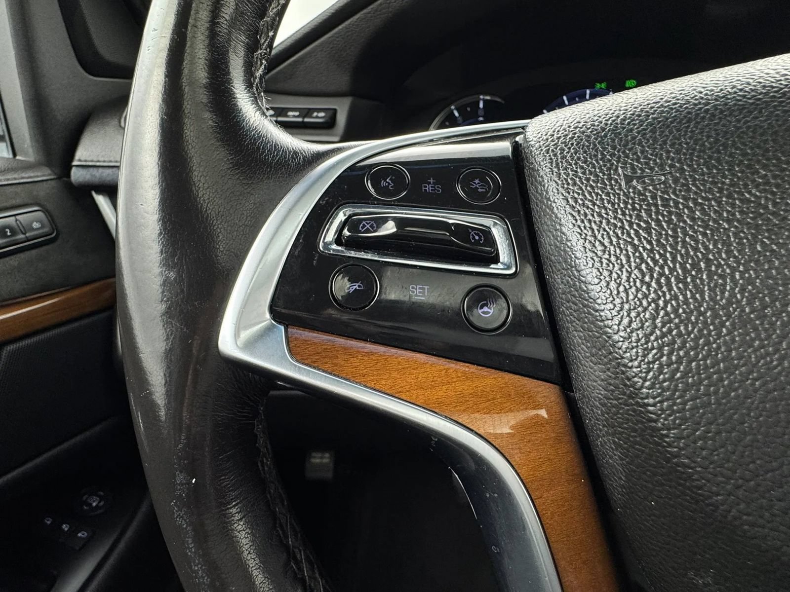 Used 2019 Cadillac Escalade Luxury AWD/4WD image 27