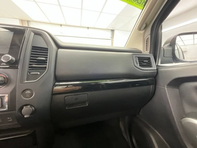 Used 2024 Nissan Titan SV AWD/4WD image 11