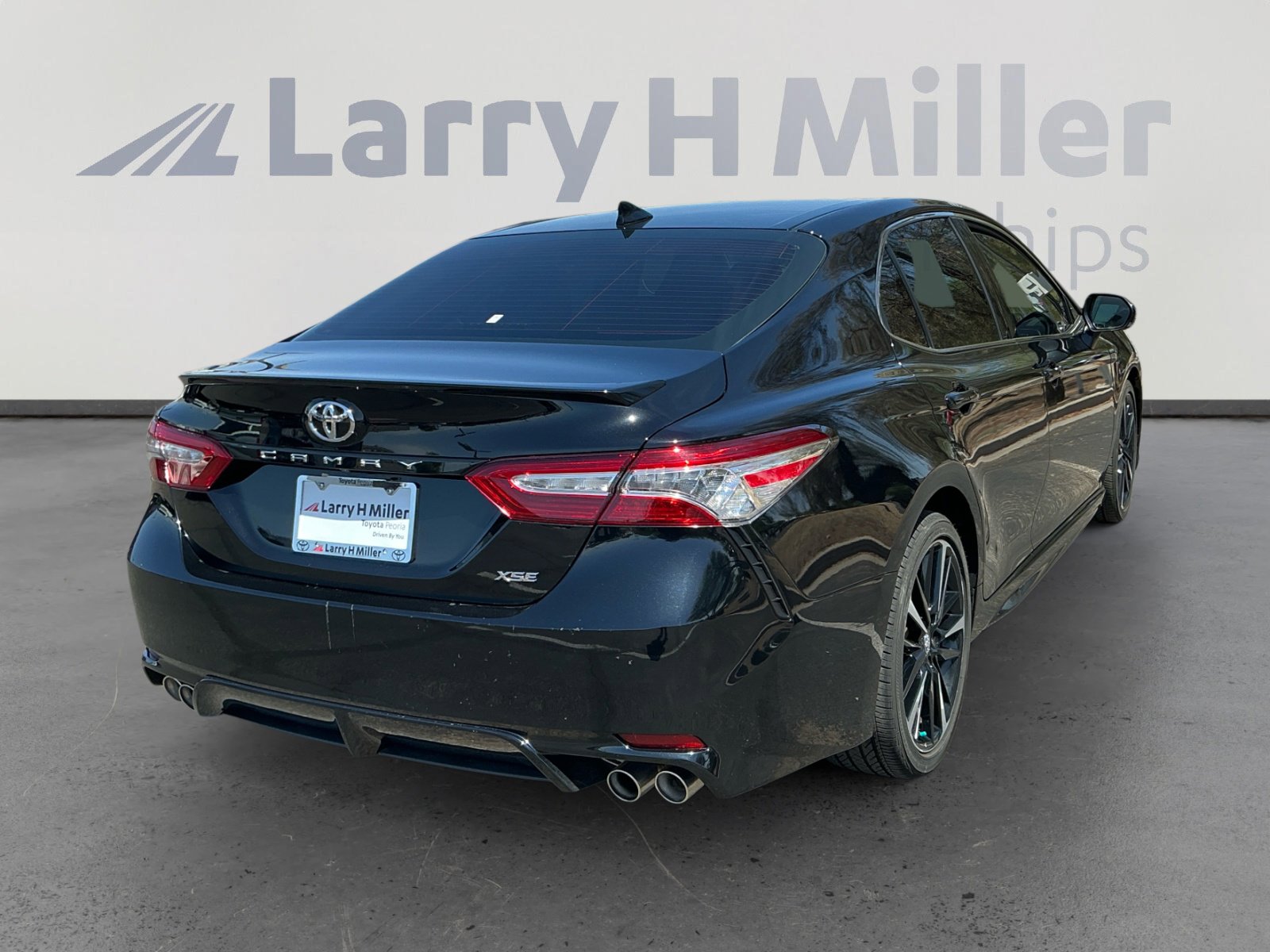 Used 2020 Toyota Camry XSE w/ Carpet Mat Package FWD image 5