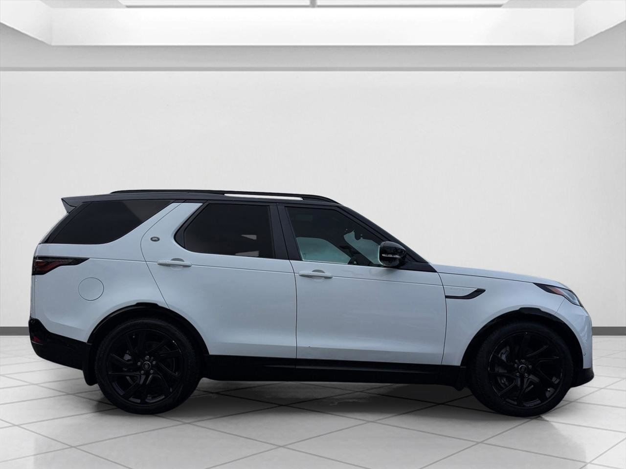 Used 2023 Land Rover Discovery S R-Dynamic AWD/4WD image 6