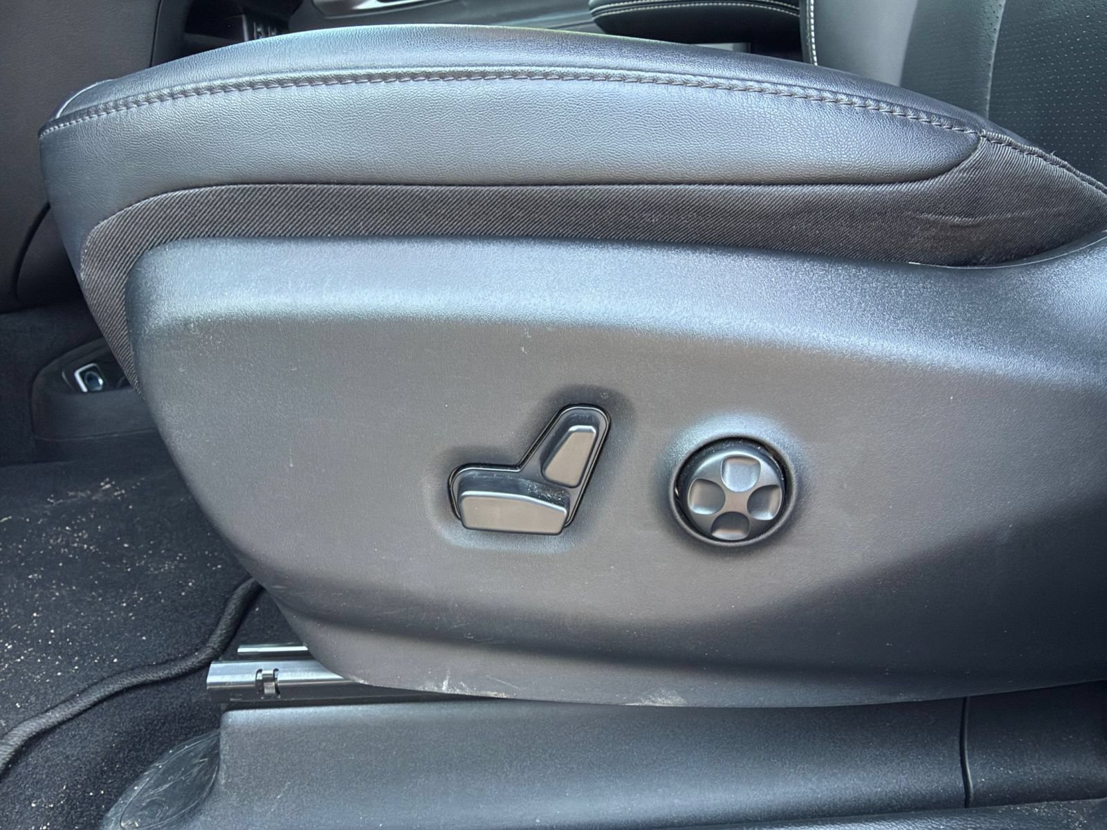 Used 2025 Chrysler Pacifica Select FWD image 21