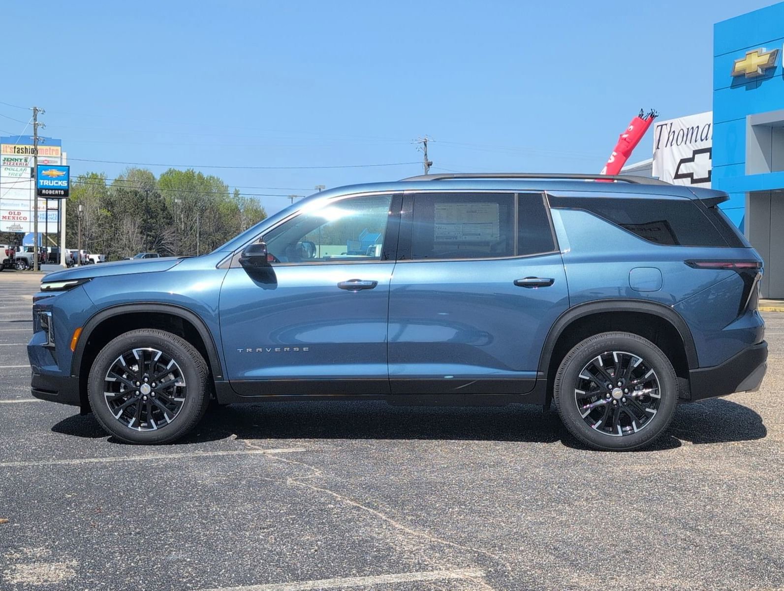 New 2026 Chevrolet Traverse LT w/ Sun and Wheel Package image 2