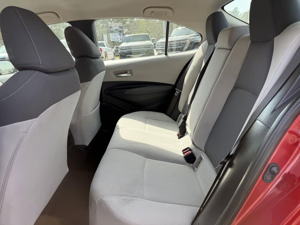 Used 2021 Toyota Corolla LE image 7