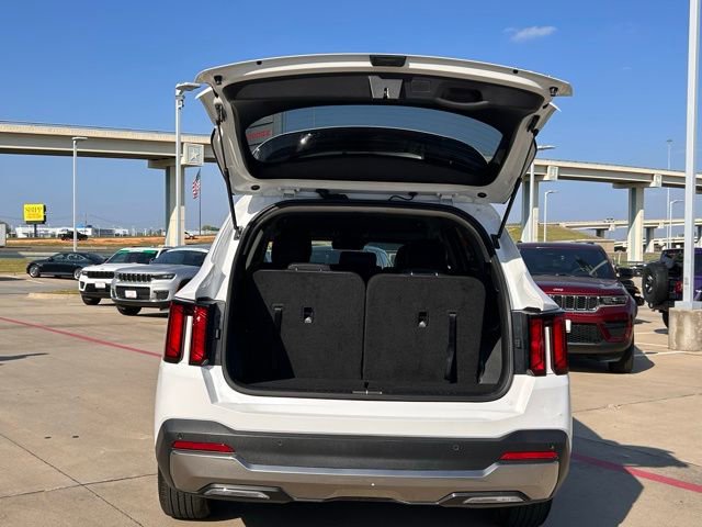 Used 2025 Kia Sorento S image 10