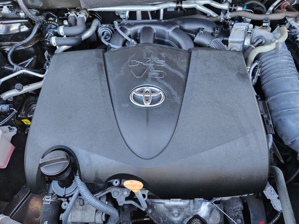 Used 2021 Toyota Highlander LE AWD/4WD image 32