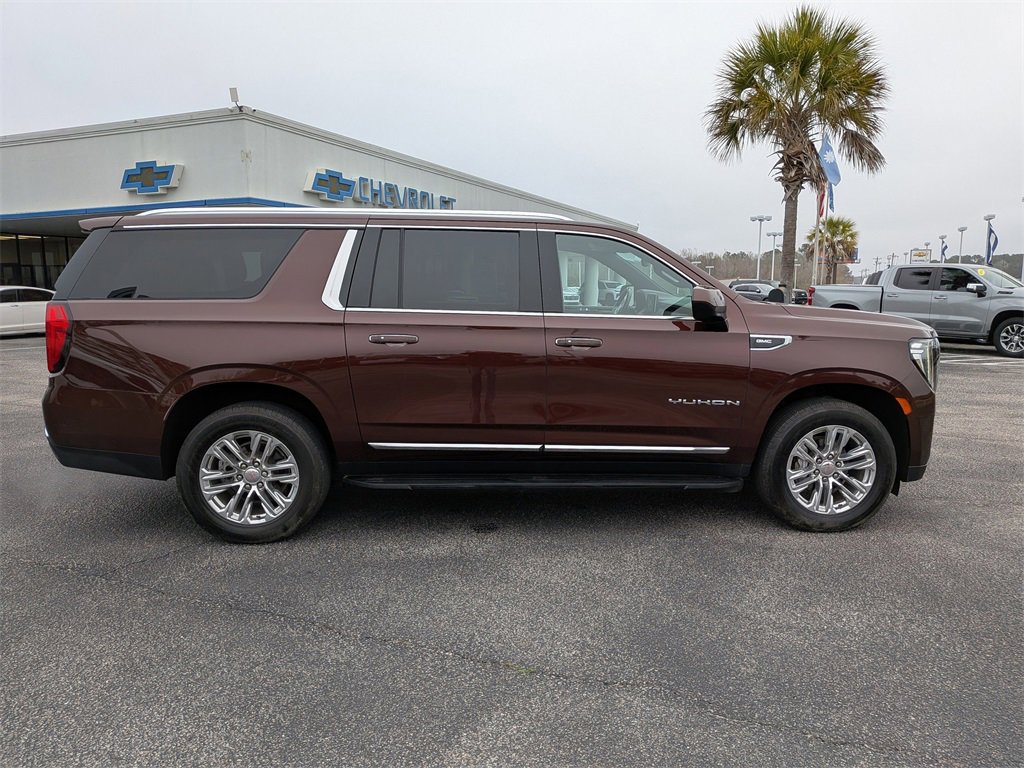 Used 2022 GMC Yukon XL SLT image 3
