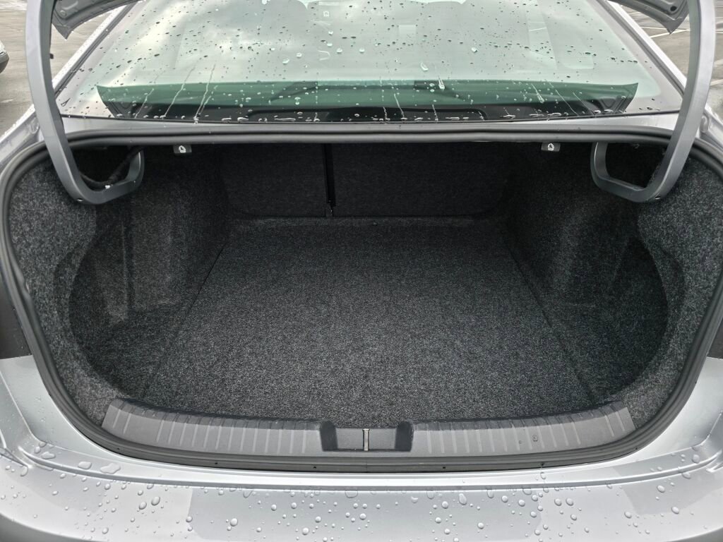 Used 2024 Volkswagen Jetta SE image 17