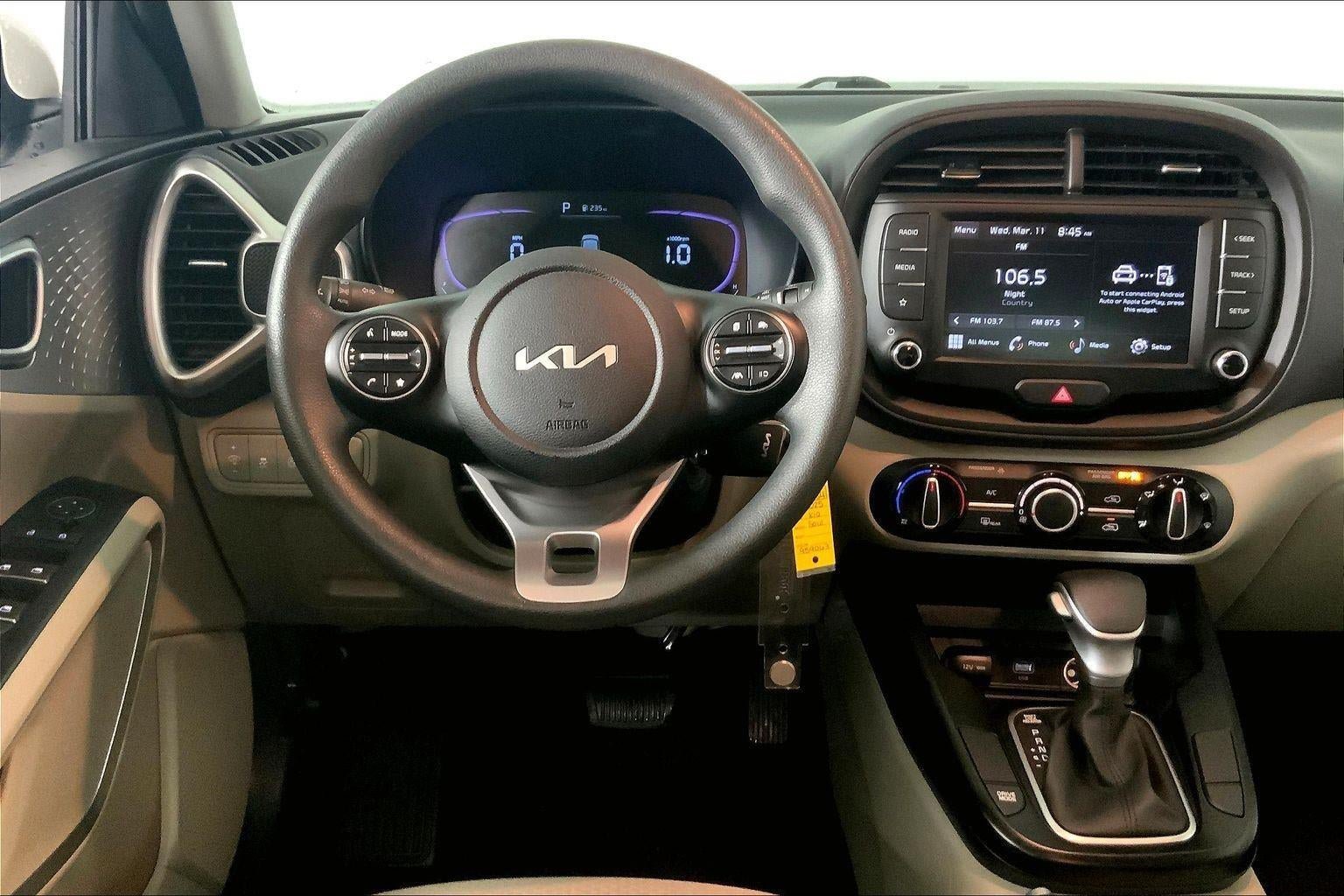 Used 2025 Kia Soul LX FWD image 5