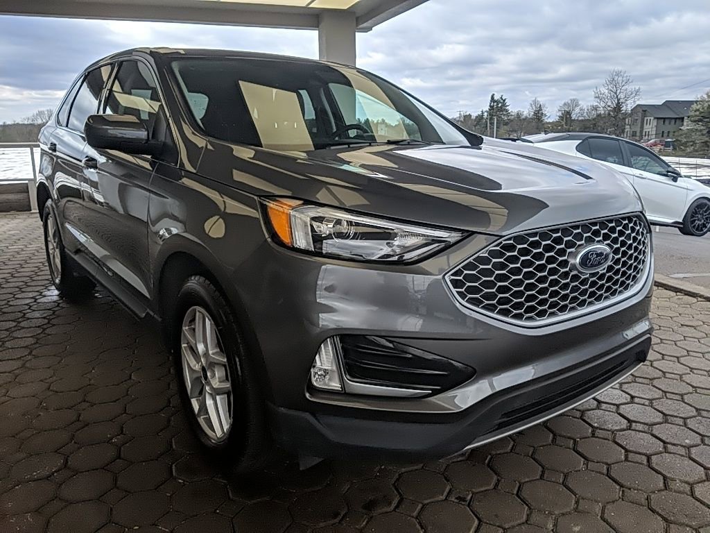 Used 2024 Ford Edge SEL w/ Convenience Package image 4