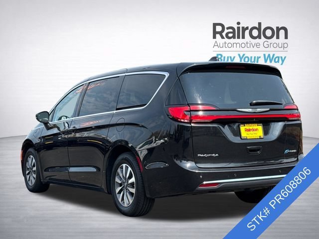 Used 2023 Chrysler Pacifica Touring-L FWD image 4