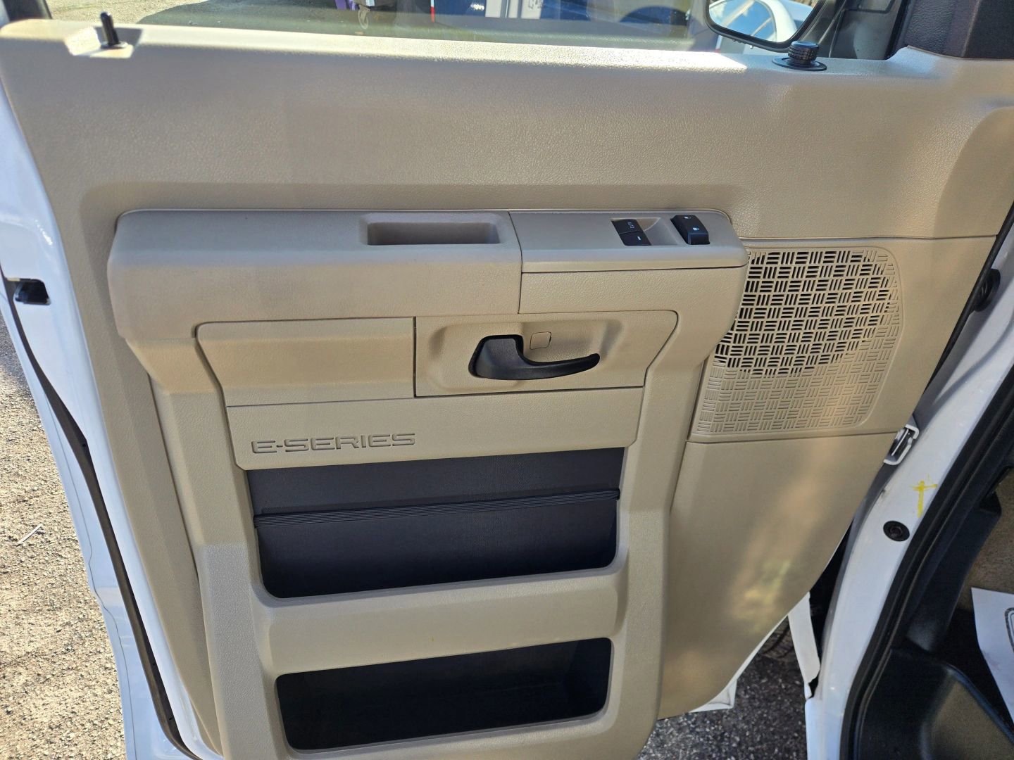 Used 2012 Ford E-350 and Econoline 350 XLT image 9