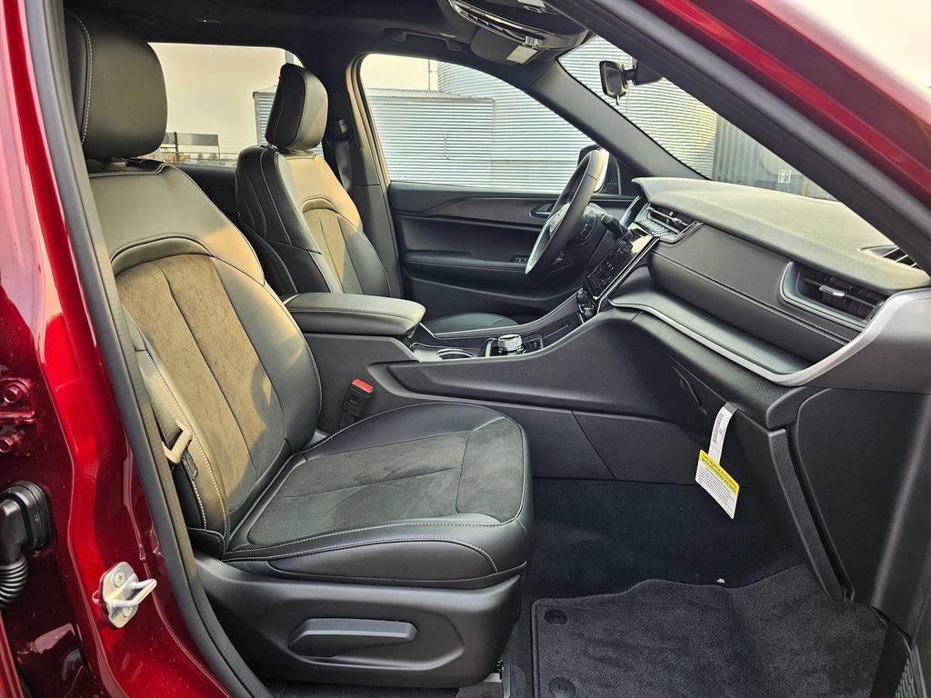 New 2025 Jeep Grand Cherokee L Altitude AWD/4WD image 15
