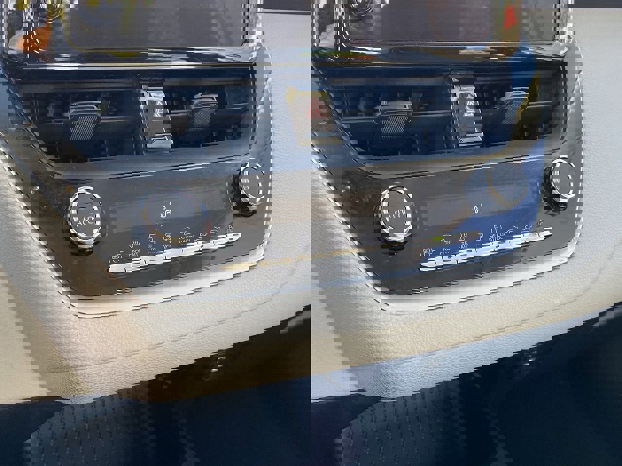 Used 2025 Toyota Corolla LE image 7