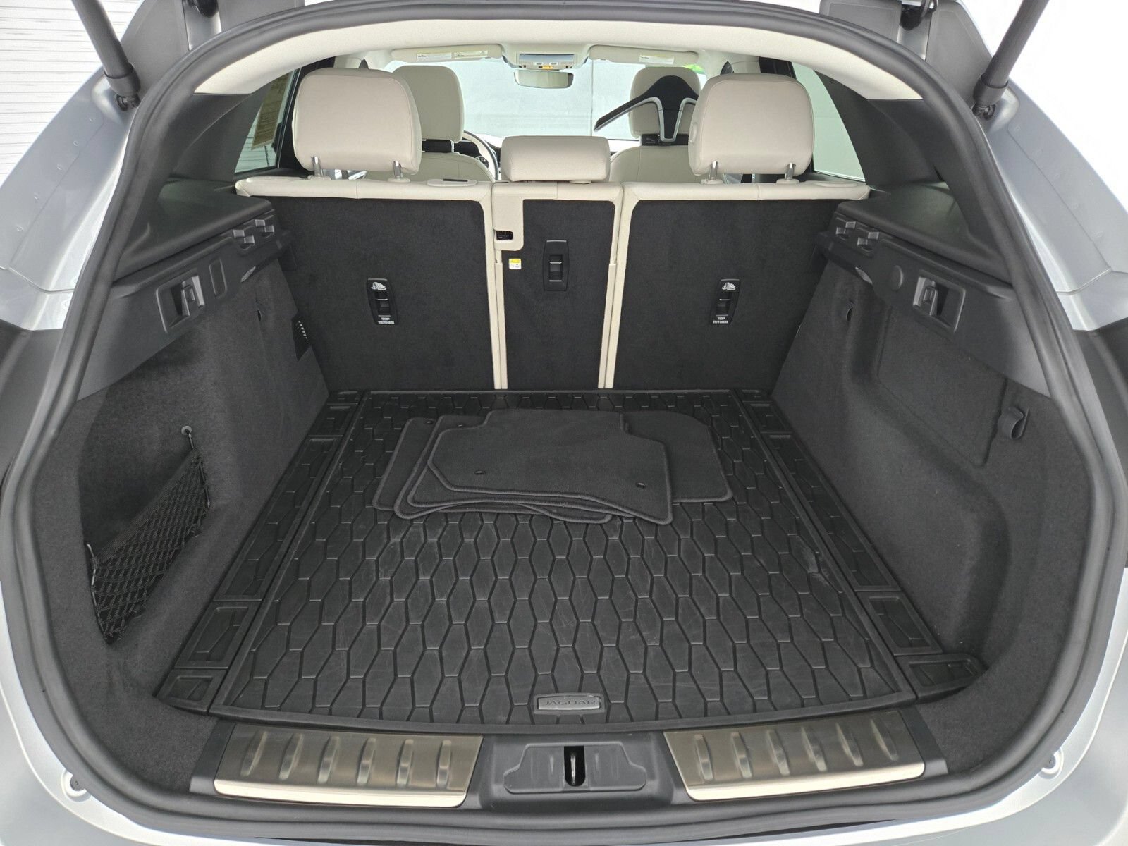 Used 2023 Jaguar F-PACE S AWD/4WD image 16
