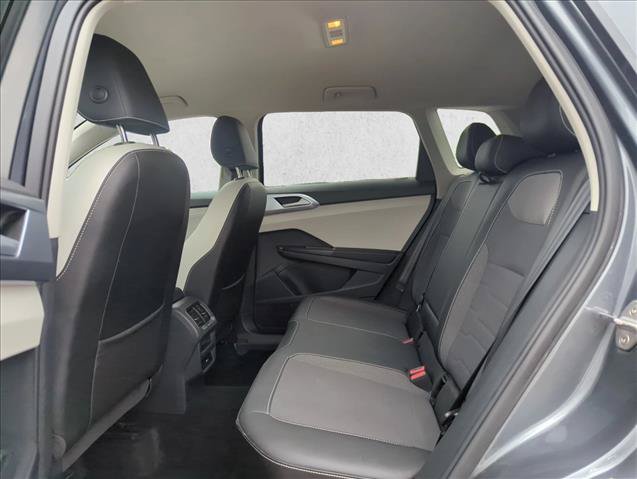 Used 2025 Volkswagen Taos SE FWD image 15