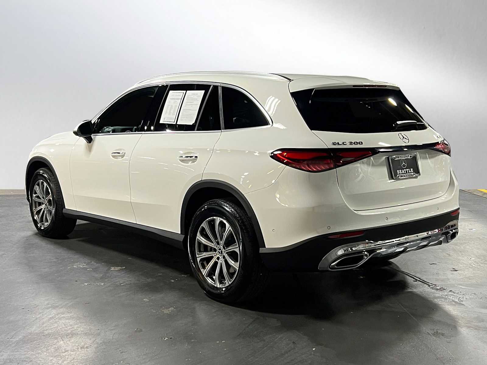 Certified 2025 Mercedes-Benz GLC 300 4MATIC image 5