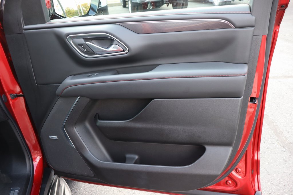 Used 2024 Chevrolet Suburban RST w/ Luxury Package image 30