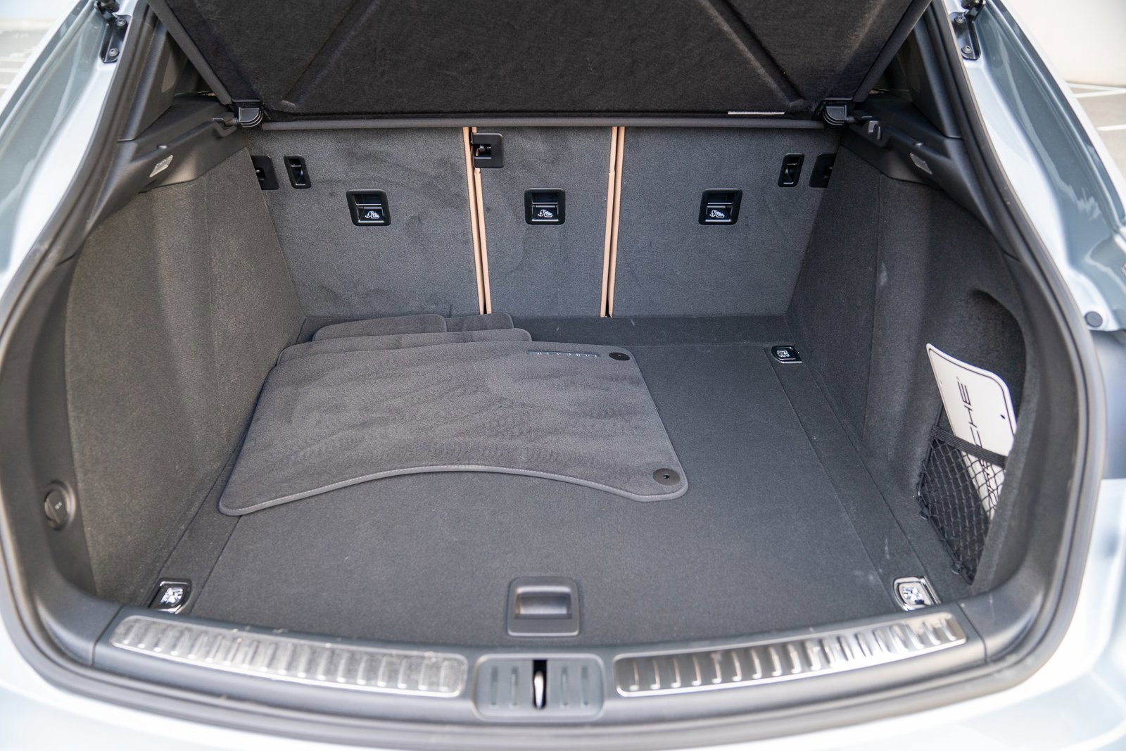 Used 2025 Porsche Macan image 28