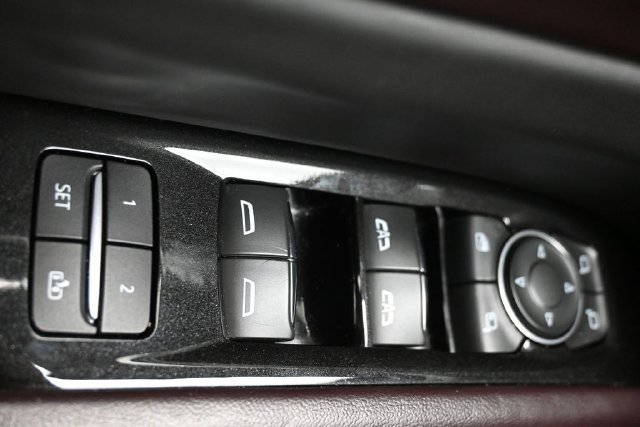Used 2023 Cadillac Escalade ESV Sport Platinum w/ LPO, ONYX Package AWD/4WD image 18
