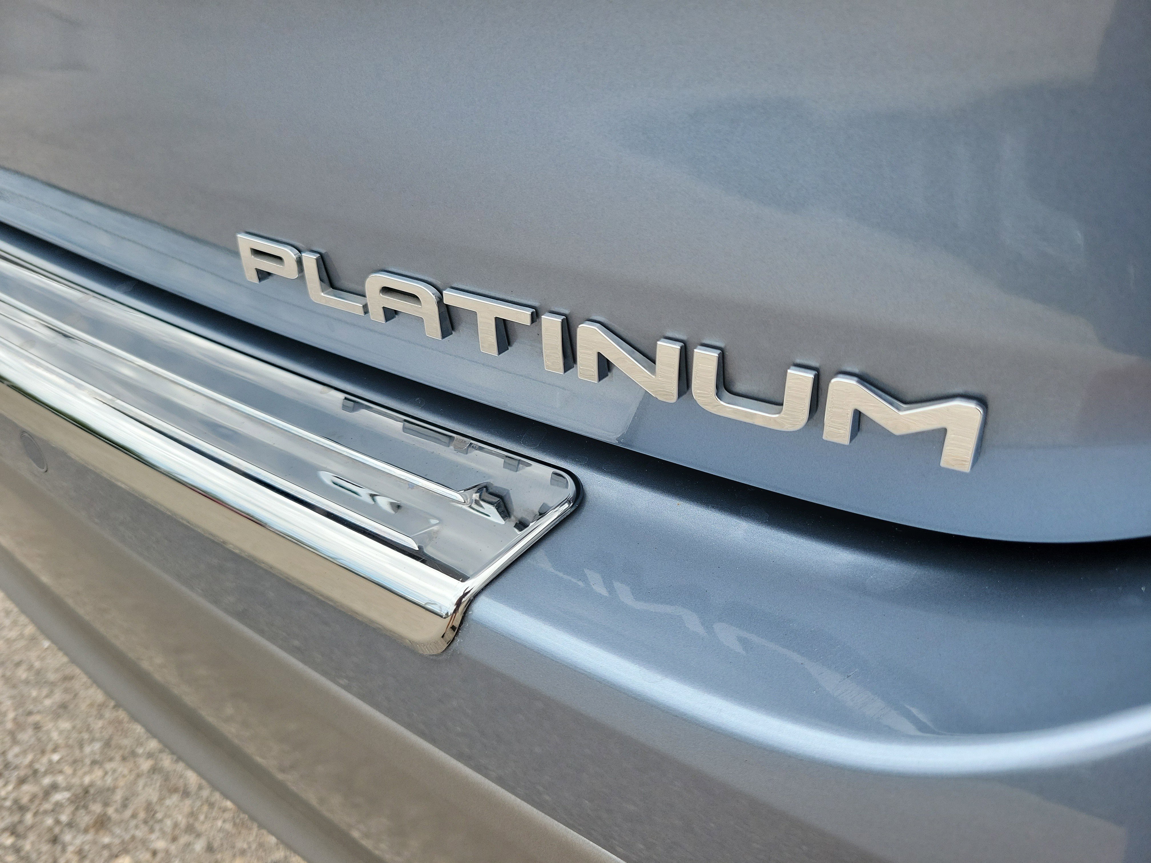 Used 2022 Toyota Highlander Platinum image 11