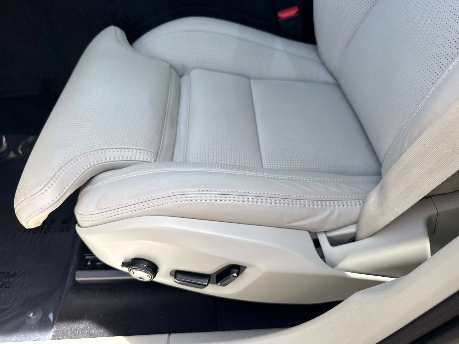 Used 2026 Volvo XC60 B5 Ultra w/ Protection Package Premier image 20