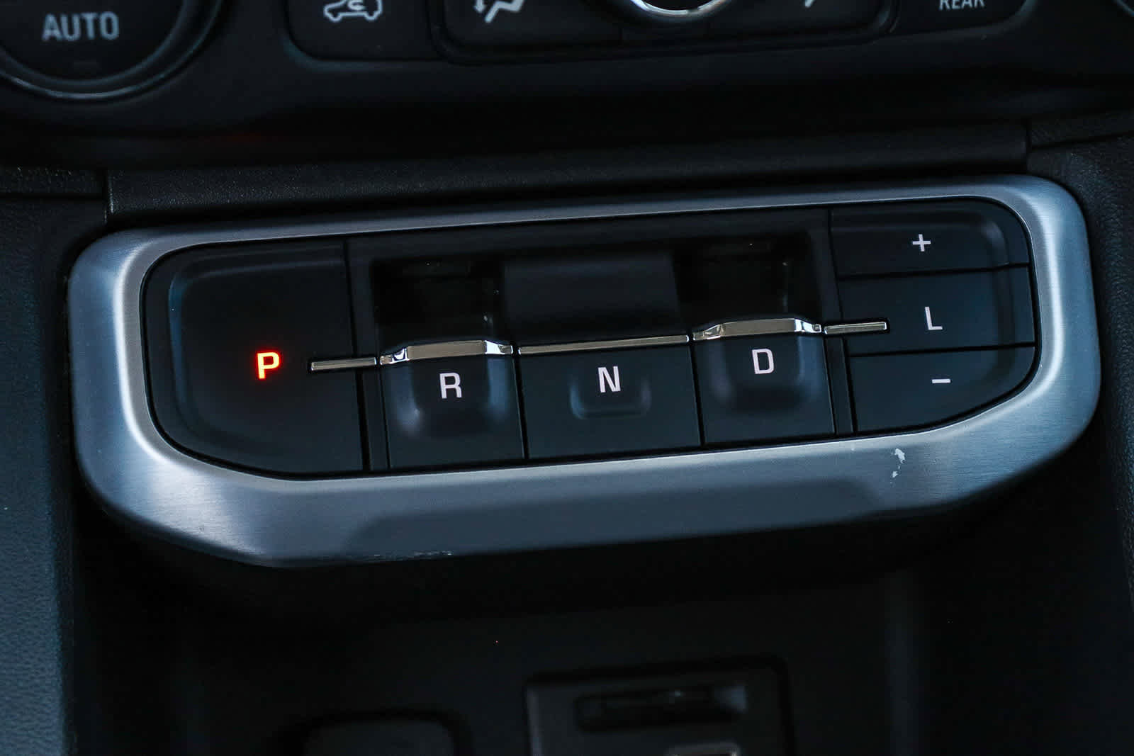 Used 2020 GMC Acadia SLT w/ Driver Alert Package II FWD image 19
